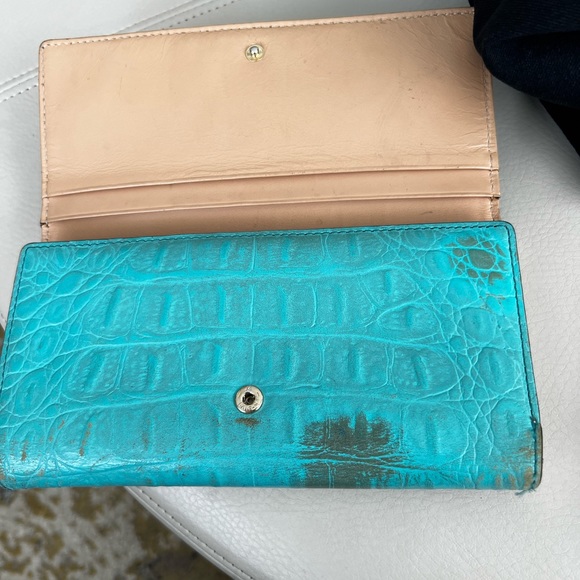Kate Spade Distressed Wallet - Picture 9 of 9